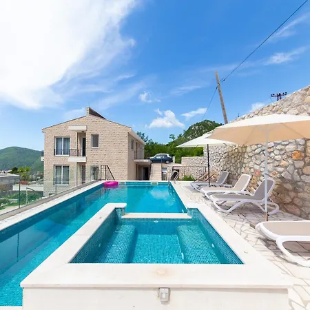 Ventus Rosa Daire Budva